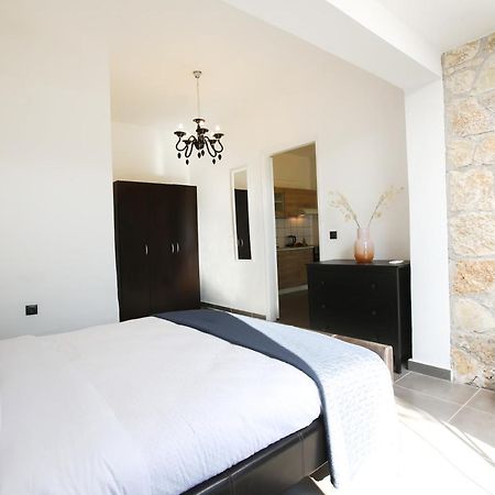 Luxury Apartments Christos 古维亚 外观 照片